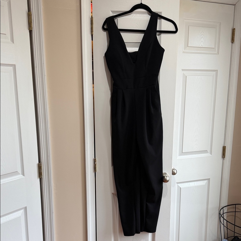 Boohoo Black V-Neck Sleeveless Jumpsuit